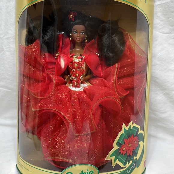 Happy Holidays Barbie - Picture 3 of 9